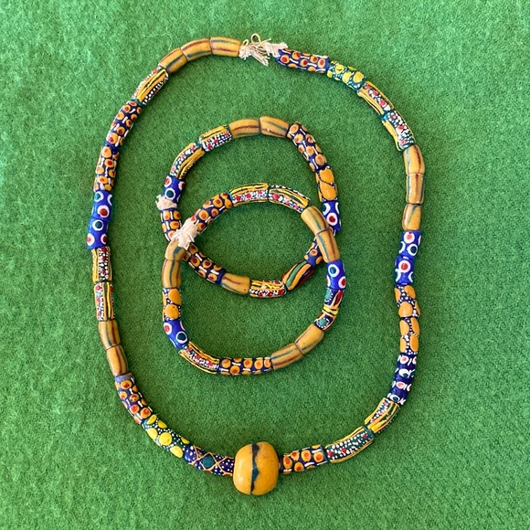 Ghana glass Krobo beaded necklace with two bracelets - Picture 1 of 9